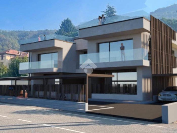 Casa trilocale in vendita in Via Roma, Porto Ceresio