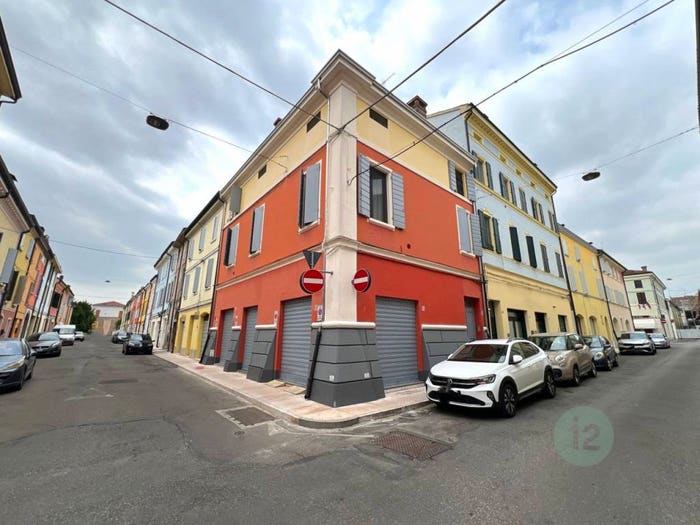 Casa quadrilocale in vendita in Via Camillo Benso Conte di Cavour, Centro, Mirandola