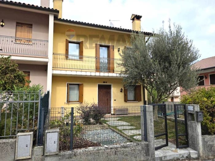 Casa con 6 locali in affitto in Via Tenente De Rossi, Alano di Piave, Setteville