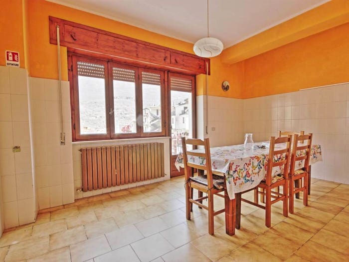 Casa con 6 locali in vendita in Via Avignone, Canistro Inferiore, Canistro