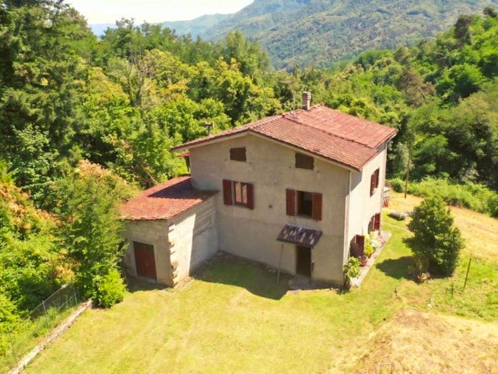 Casa quadrilocale in vendita in Strada Provinciale di Molazzana, Gallicano
