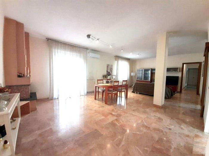 Appartamento con 5 locali in vendita in Via Stradonetto, Tiburtina, Pescara