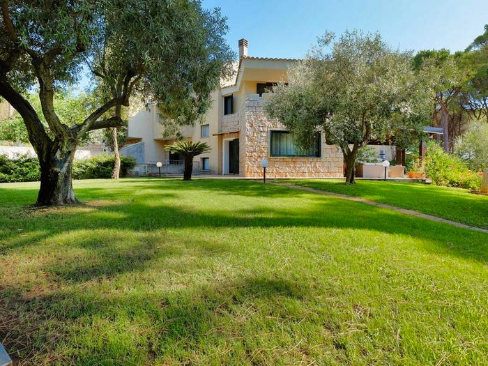 Casa con 6 locali in vendita in Santa Margherita Di Pula, Pula