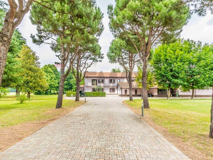 Casa con 6 locali in vendita in Magnago