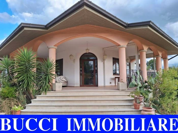 Casa con 6 locali in vendita in Via Oratorio, Alanno
