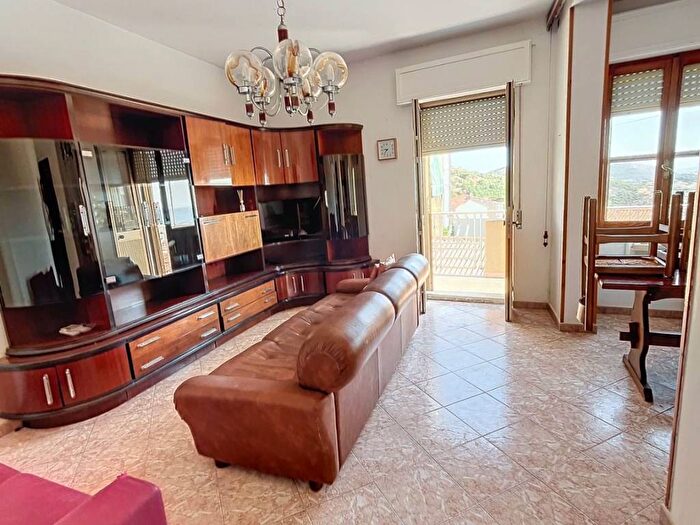 Appartamento quadrilocale in vendita in Via Fratelli Bandiera, Centro, Osilo