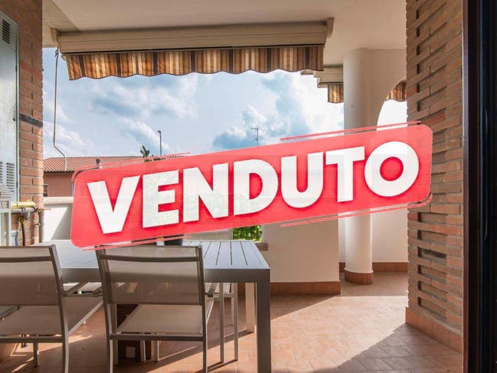 Appartamento trilocale in vendita in Via Papa Giovanni Paolo II, Centro, Limido Comasco