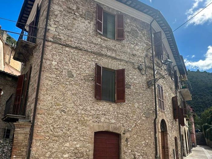 Casa con 6 locali in vendita in Via Giuseppe Mazzini, Centro, Ferentillo