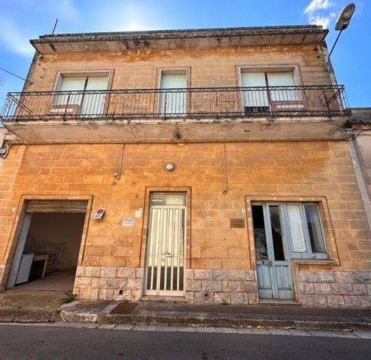 Casa con 5 locali in vendita in Via Dante Alighieri, Muro Leccese