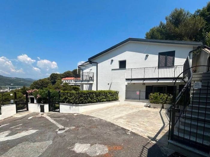 Appartamento trilocale in vendita in Via San Luigi, Marina Di Andora, Andora