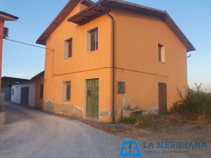 Casa con 6 locali in vendita in Centro, Lamporecchio
