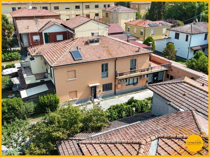 Casa con 6 locali in vendita in Via Unità, Centro, Molinella