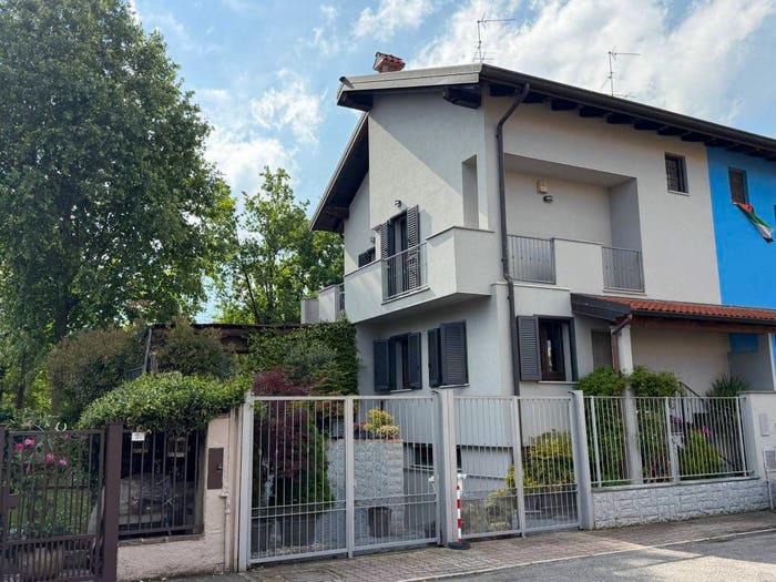 Casa con 6 locali in vendita in Via Giovanni Boccaccio, Pantigliate