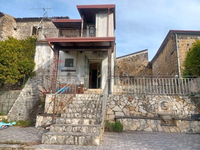 Casa con 6 locali in vendita in via Vicinato Fontanavecchia, Faicchio