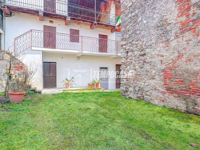 Casa quadrilocale in vendita in Località Villa e Giannone, Centro, Comignago