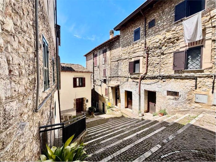 Casa con 6 locali in vendita in Via Umberto I, Fiuggi