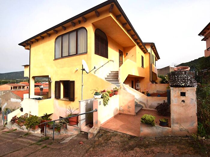 Appartamento trilocale in vendita in Via San Nicola, Santa Maria Coghinas