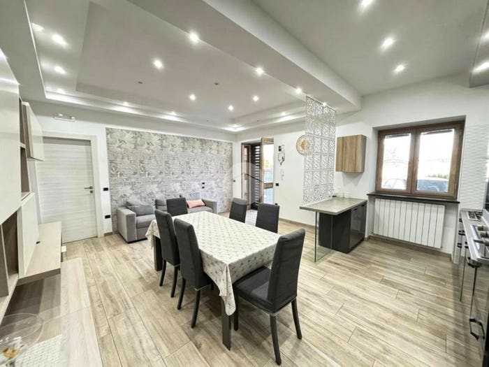 Appartamento trilocale in vendita in VIA FEDERICO II, Centro, Acerra