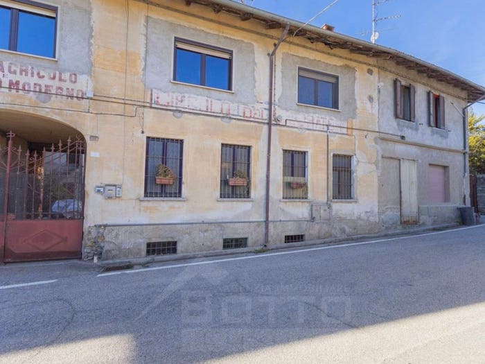 Casa con 6 locali in vendita in Via per Pisano, Ghevio, Meina