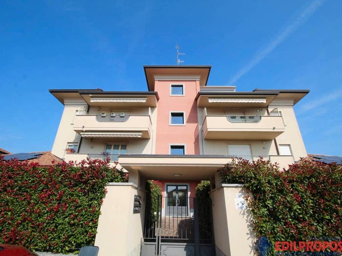 Appartamento trilocale in vendita in Via Guglielmo Marconi, Lazzate