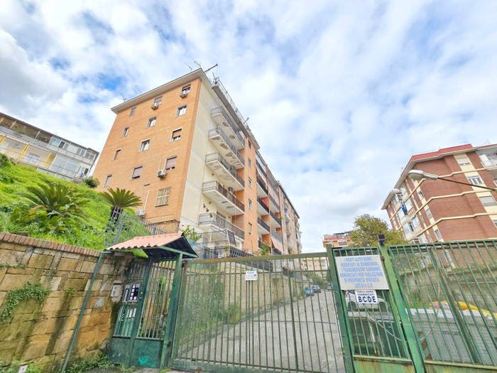 Appartamento con 5 locali in vendita in Viale Colli Aminei, Colli Aminei Capodimonte, Napoli