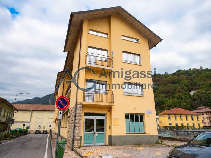 Casa con 6 locali in vendita in Via Pietro Ruggeri da Stabello, Valverde, Bergamo