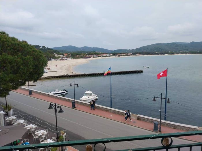 Appartamento quadrilocale in vendita in Lungomare Generale Fabio Mibelli, Marina Di Campo, Campo nell'Elba