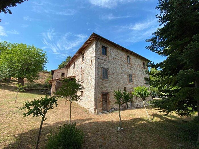 Casa con 6 locali in vendita in Centro, Urbino