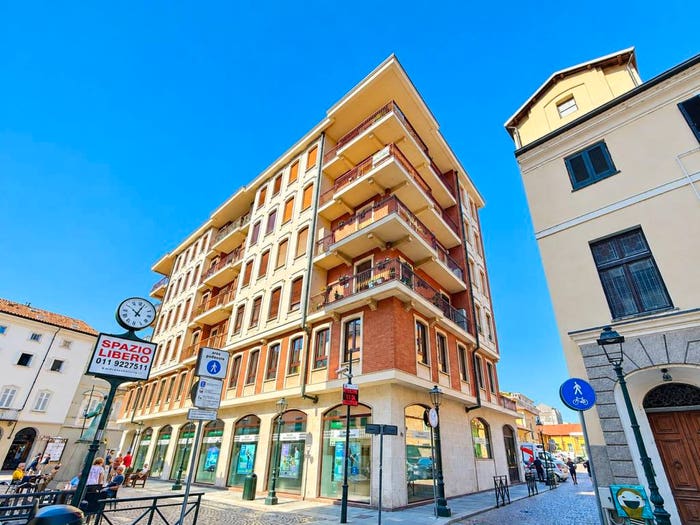 Appartamento con 6 locali in vendita in Piazza Beato Angelo Carletti, Centro, Chivasso