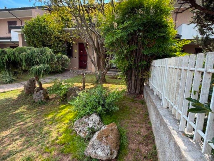 Casa con 5 locali in vendita in Via Magenta, Centro, Castano Primo