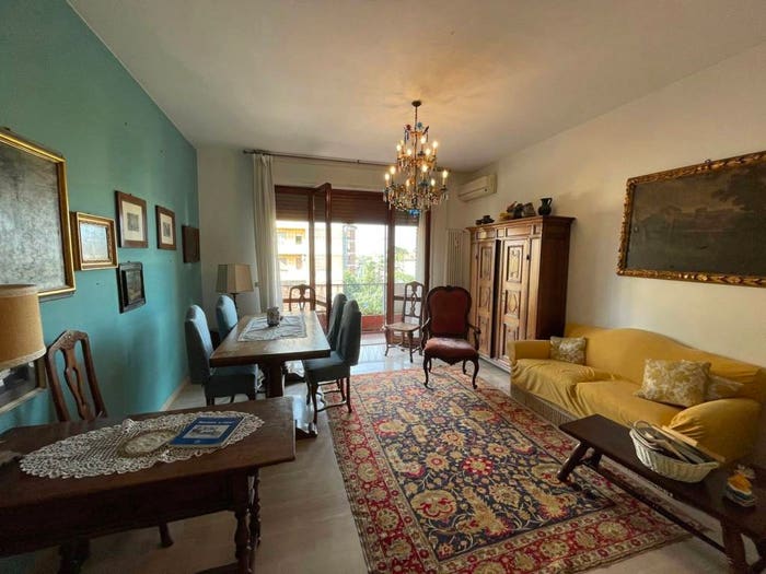 Appartamento quadrilocale in vendita in Via Francesco Prampolini, Viali, Modena