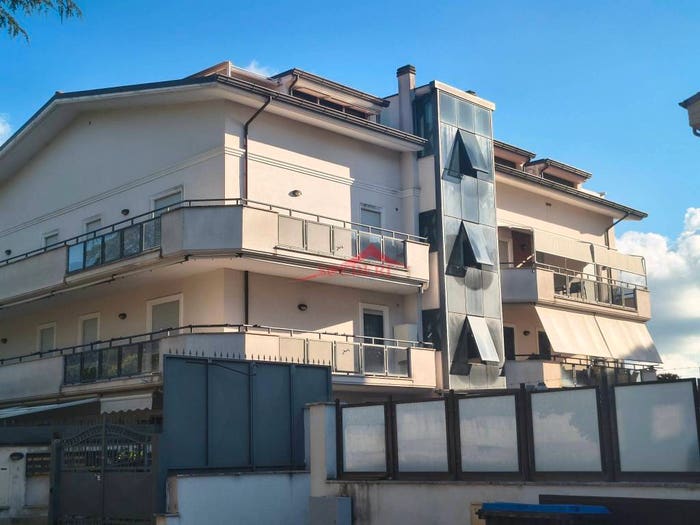 Appartamento trilocale in vendita in Via Antonio Segni, Semicentro, Marino