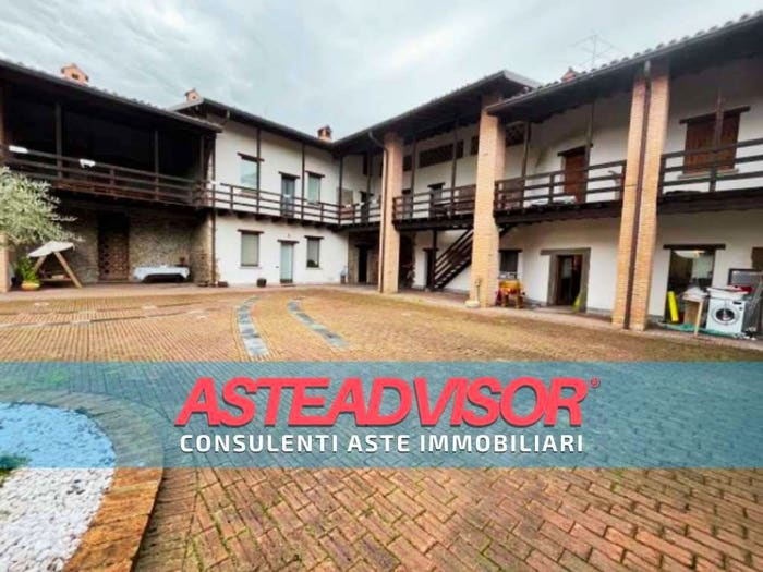 Casa con 6 locali in vendita in Via Piave, Madone