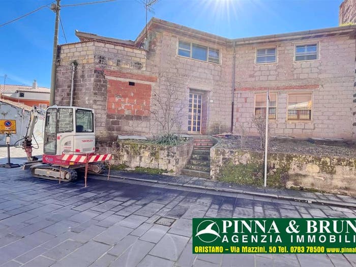 Casa con 6 locali in vendita in Via vittorio emanuele, Centro, Norbello