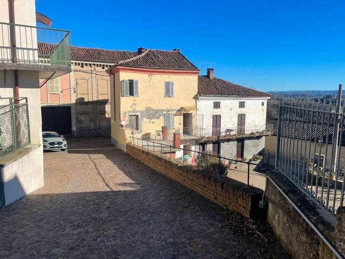 Casa trilocale in vendita in Via Enrico Toti, Centro, Vigliano d'Asti