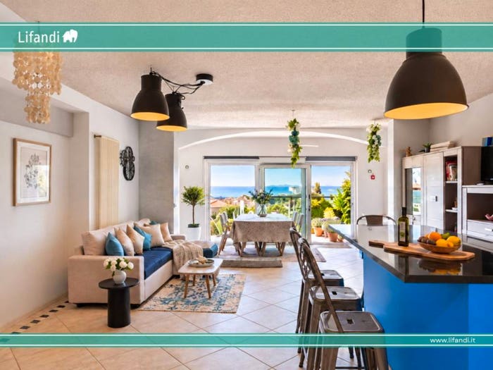 Appartamento quadrilocale in vendita in Centro, Bardolino
