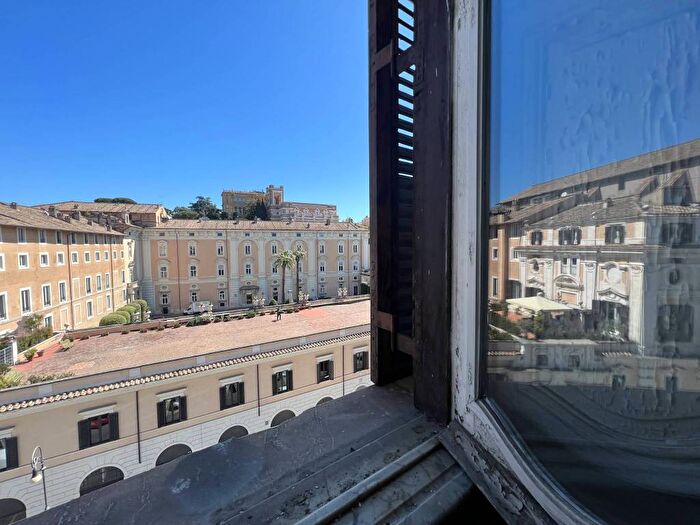 Casa con 6 locali in vendita in Via della Pilotta, Trevi, Roma