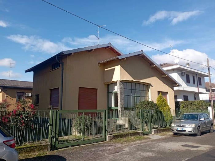 Casa con 5 locali in vendita in Via Venezia, Arnate, Gallarate