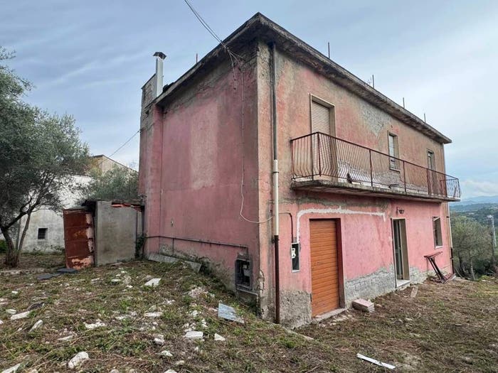 Casa con 5 locali in vendita in Via Roma, Luogosano