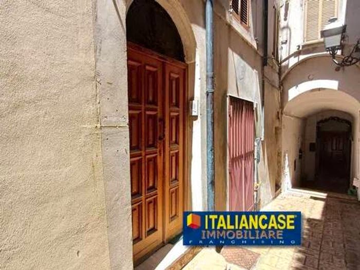 Casa trilocale in vendita in Vicolo Ghiotti, Centro, Città Sant'Angelo