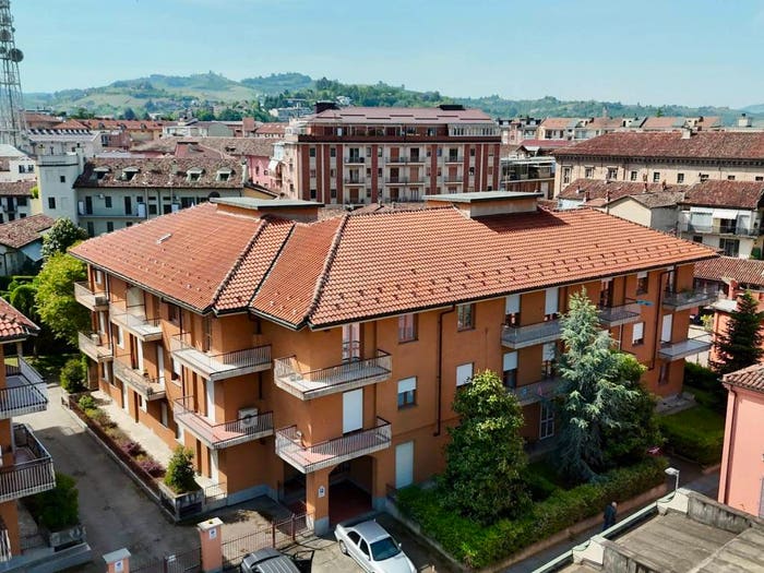 Appartamento quadrilocale in vendita in Via Macrino, Centro, Alba