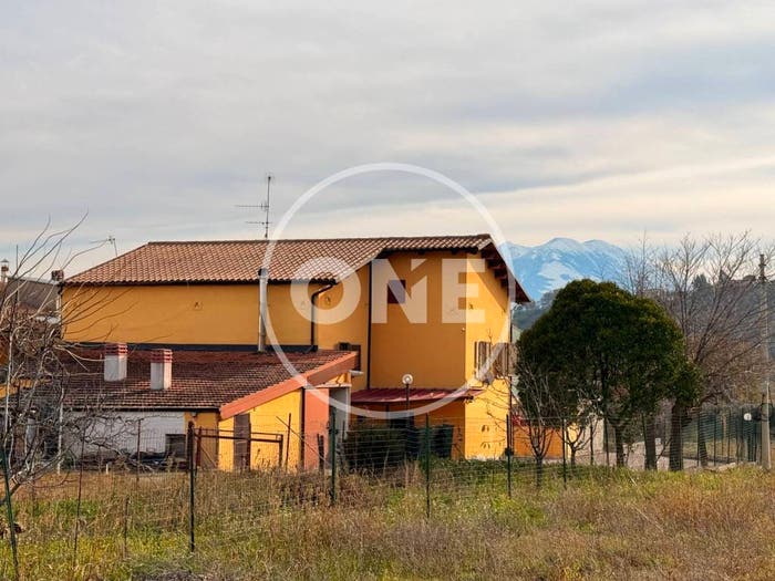 Casa con 6 locali in vendita in Contrada Vadalloni, Cugnoli