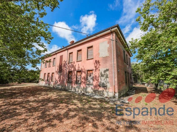Casa con 6 locali in vendita in Via Monte Cavallo, Meldola