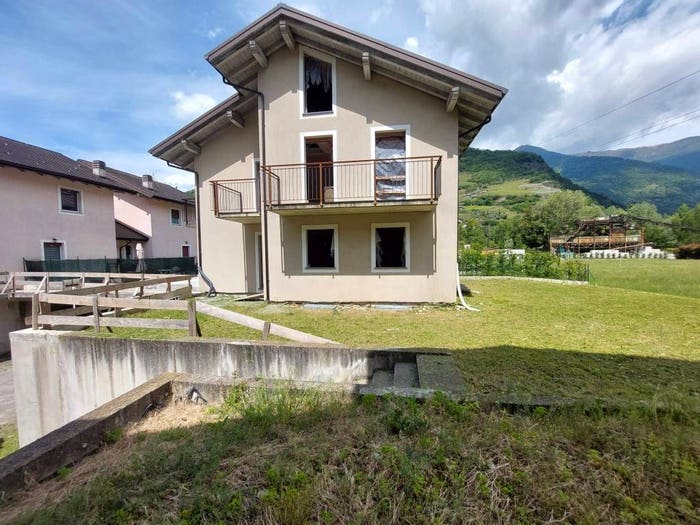 Casa con 6 locali in vendita in Via Tresenda Per Aprica, Tresenda, Teglio