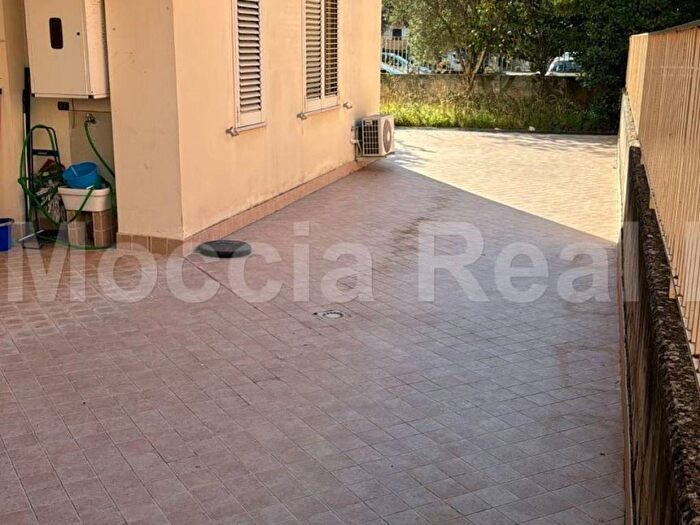 Casa con 6 locali in vendita in Vicolo Bonghi, Tuoro, Caserta