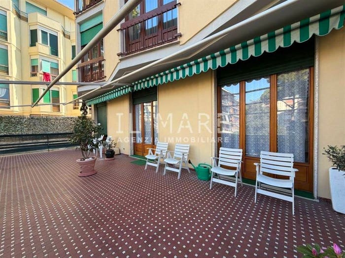 Appartamento con 5 locali in vendita in Via Vittorio Veneto, Marina di Massa Centro, Massa