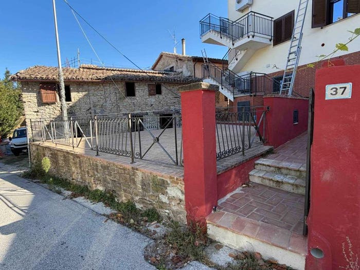 Appartamento trilocale in vendita in via bolognesi, Fiastra