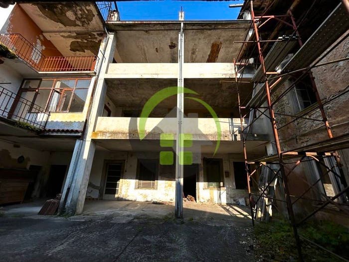 Casa con 6 locali in vendita in Leffe