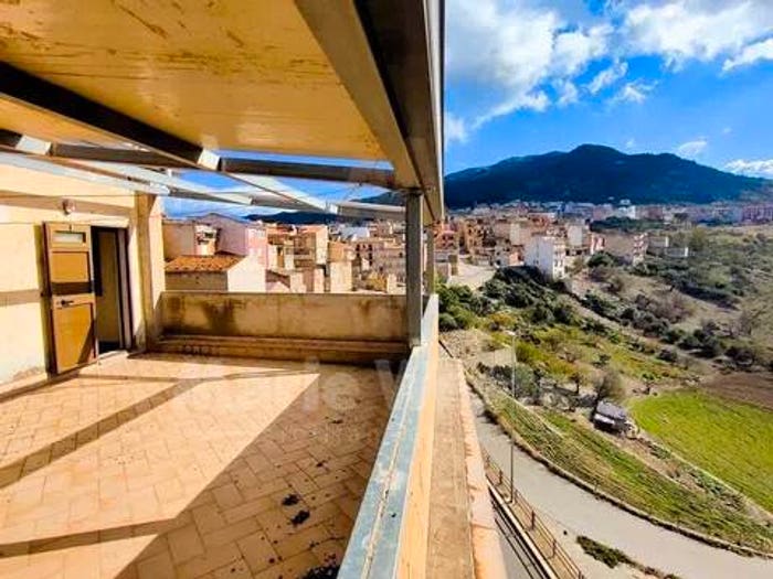 Casa con 6 locali in vendita in Via Vincenzo Bellini, Montemaggiore Belsito