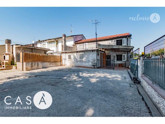 Casa quadrilocale in vendita in Via Tipano, Settecrociari, Cesena